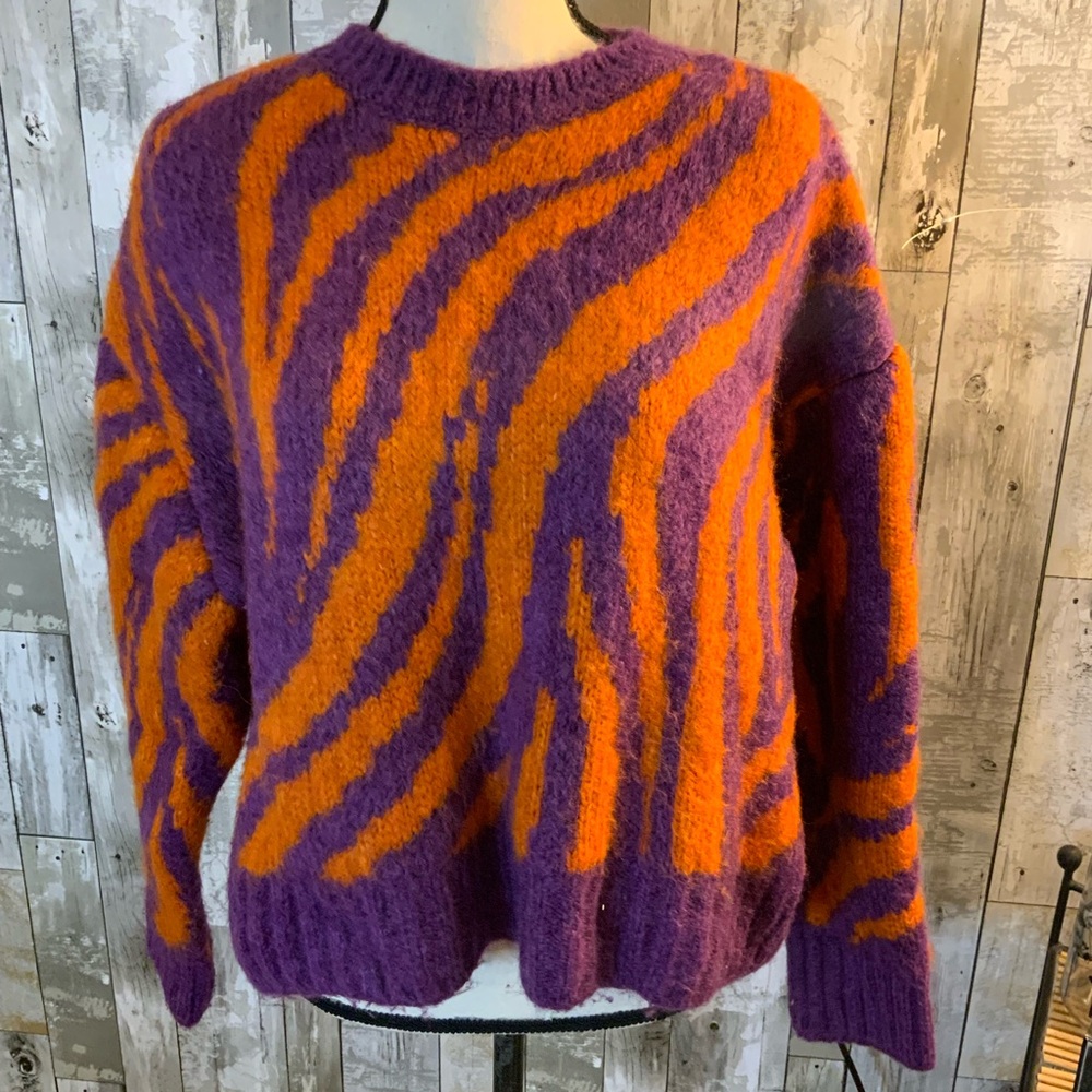Fun Zara crewneck sweater. Size L